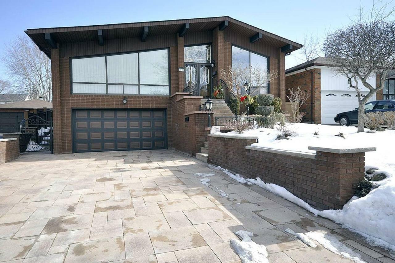 A Stunning Chalet Style Home Toronto Esterno foto